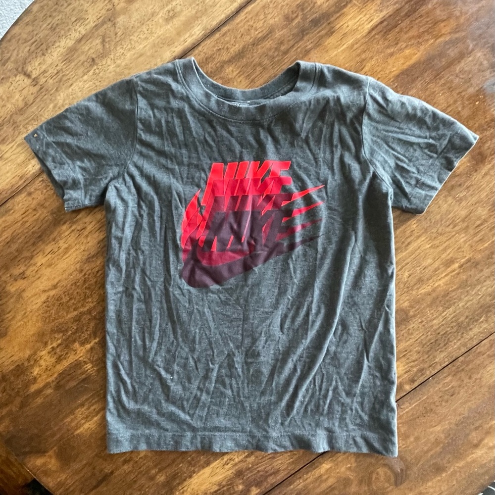 Nike childrens youth size small tshirt black